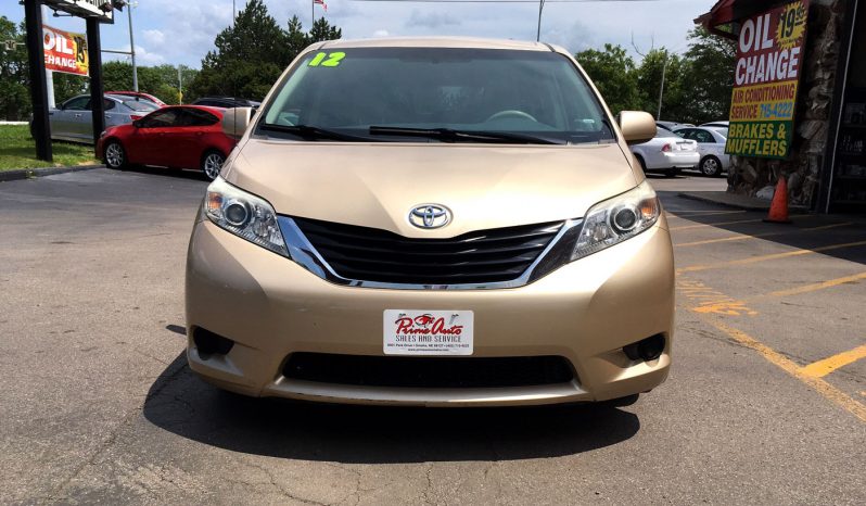 2012 Toyota Sienna LE full