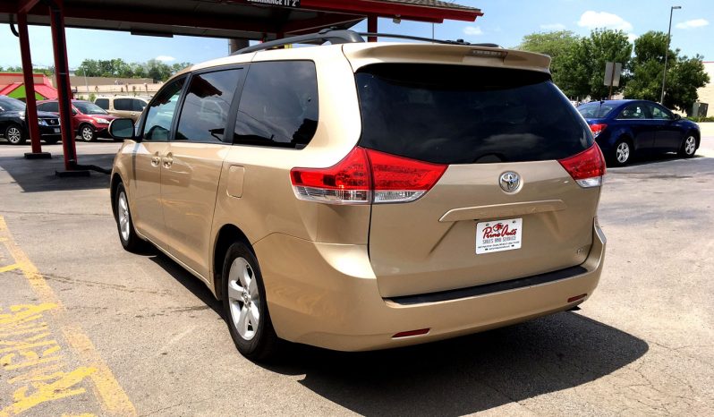 2012 Toyota Sienna LE full