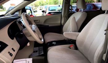 2012 Toyota Sienna LE full