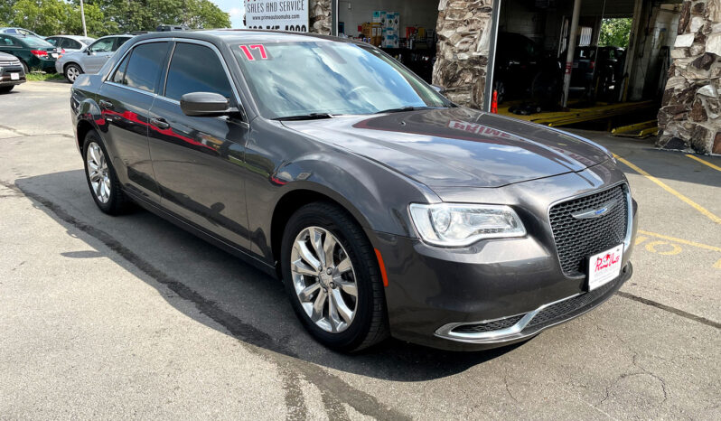 2017 Chrysler 300 AWD Drivers Front Fender Angle View