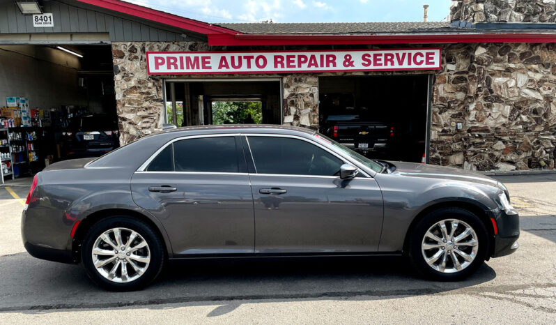 2017 Chrysler 300 LTD full