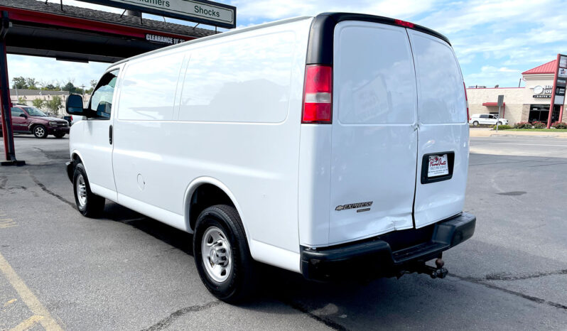 2015 Chevrolet G2500 Express Cargo Van full