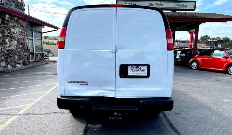 2015 Chevrolet G2500 Express Cargo Van full