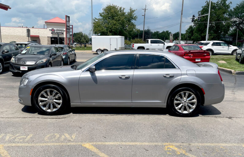 
								2015 Chrysler 300 Limited AWD full									