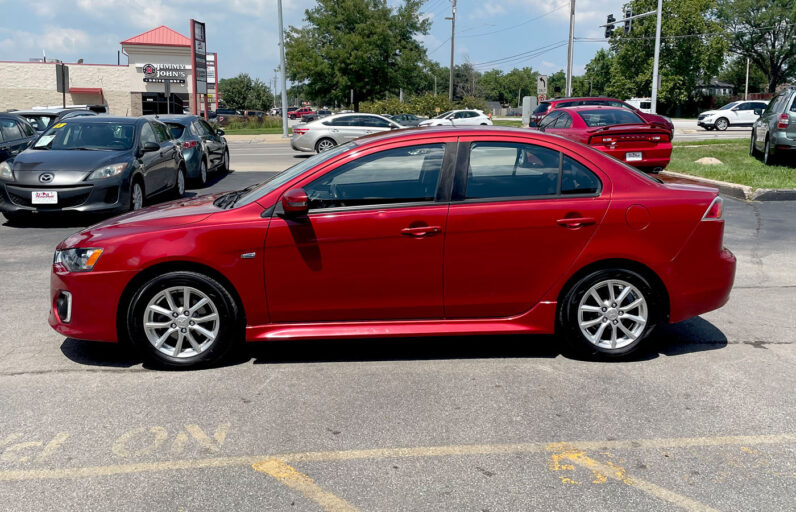 
								2016 Mitsubishi Lancer ES full									