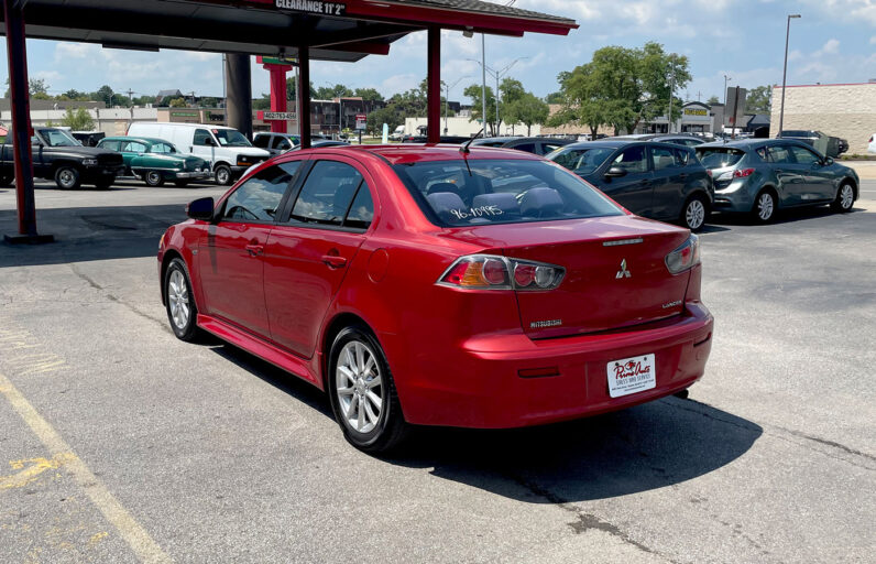 
								2016 Mitsubishi Lancer ES full									