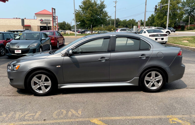 
								2014 Mitsubishi Lancer SE full									