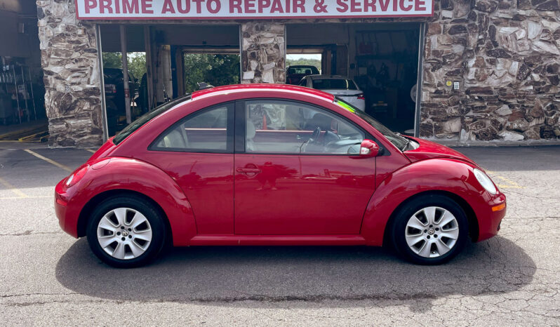 
								2009 Volkswagen New Beetle full									